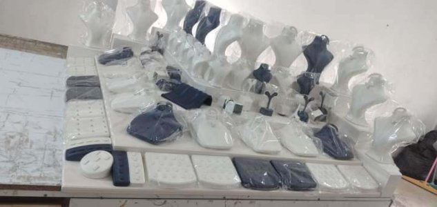 علب وحامل مجوهرات