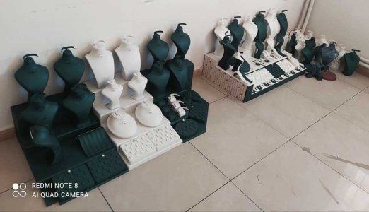 علب وحامل مجوهرات