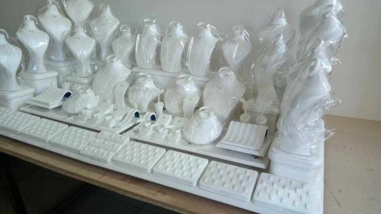 علب وحامل مجوهرات