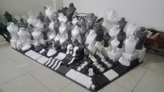 علب وحامل مجوهرات